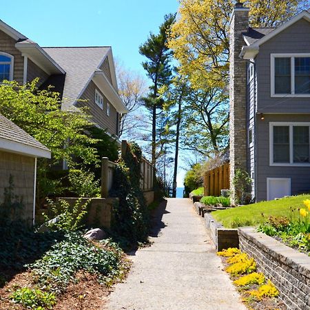 Charming 3 Bedroom - The Brown Cottage Is Located In Holland, Mi Exterior photo