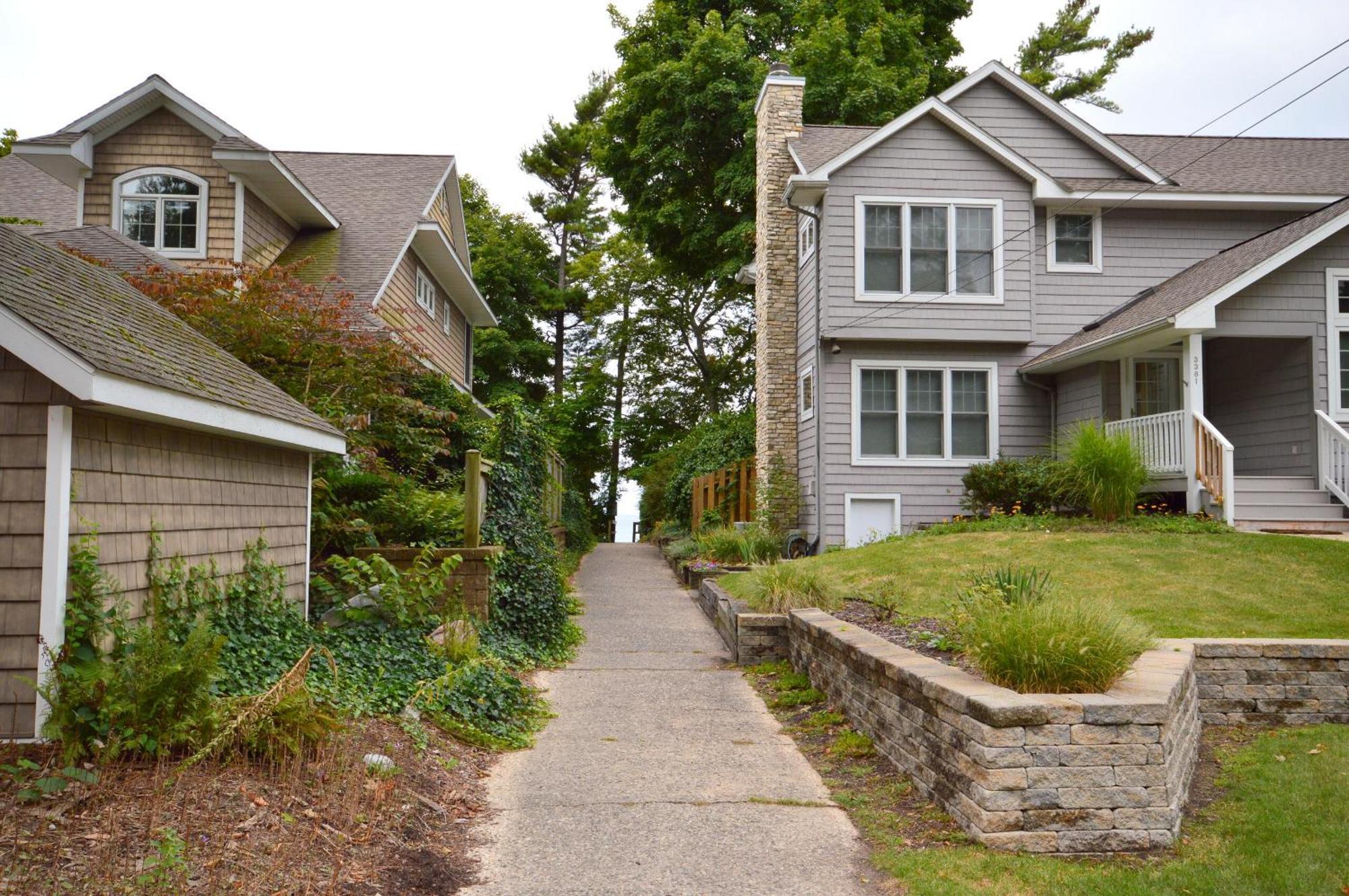 Charming 3 Bedroom - The Brown Cottage Is Located In Holland, Mi Exterior photo